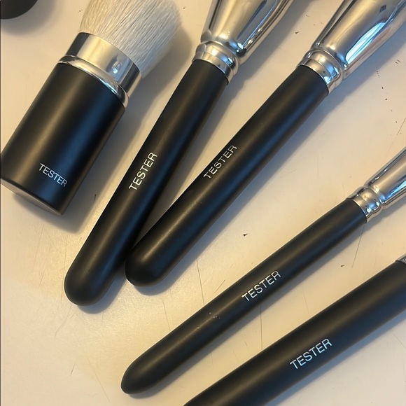 Dior Makeup Brush Bundle - Picture 4 of 4